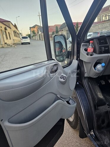 Ford Transit-20