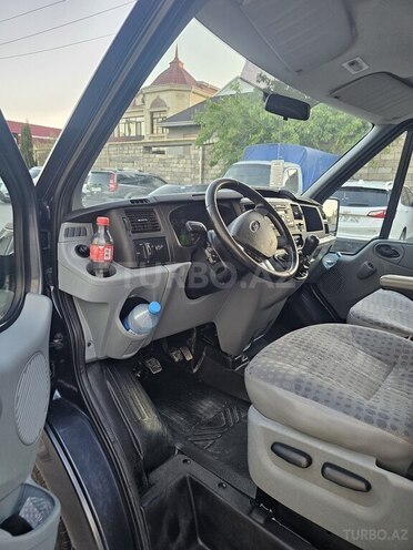 Ford Transit-21