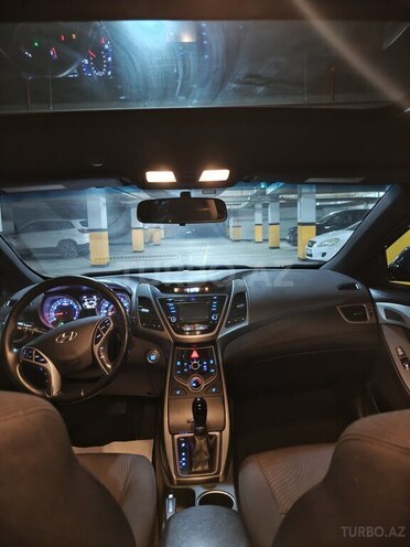 Hyundai Elantra-9