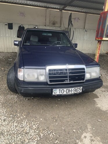 Mercedes 200 D-1