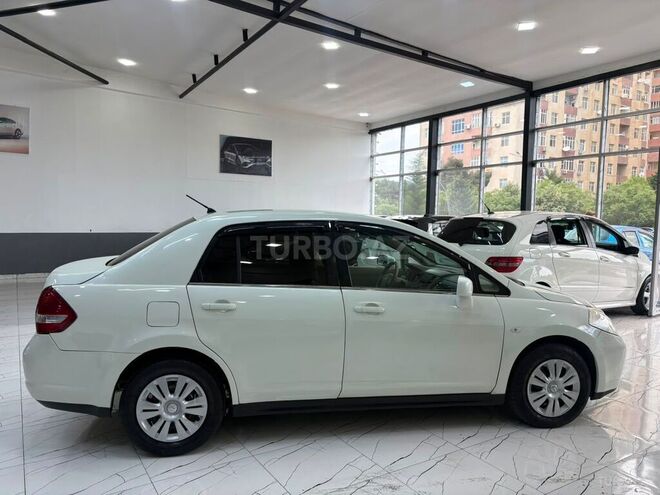 Nissan Tiida-7