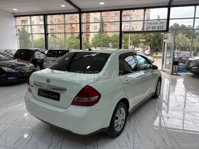 Nissan Tiida-4