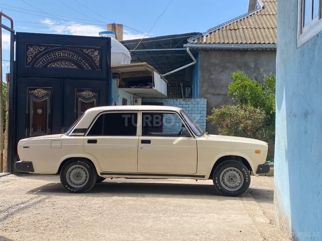 LADA (VAZ) 2107-2