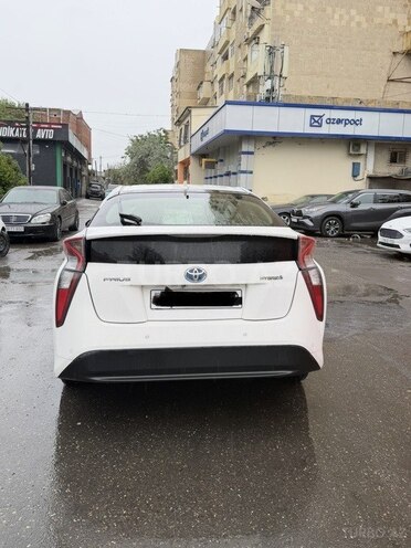 Toyota Prius-4