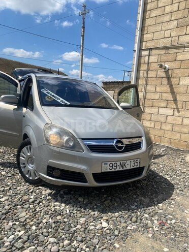 Opel Zafira-5