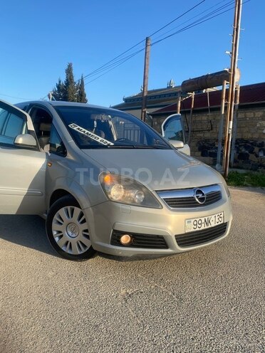Opel Zafira-4