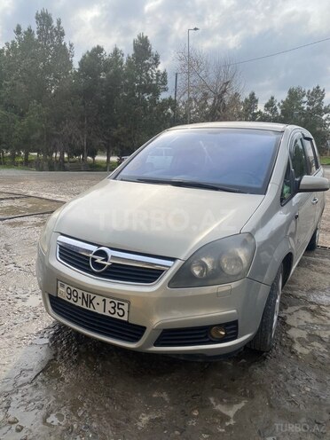 Opel Zafira-8