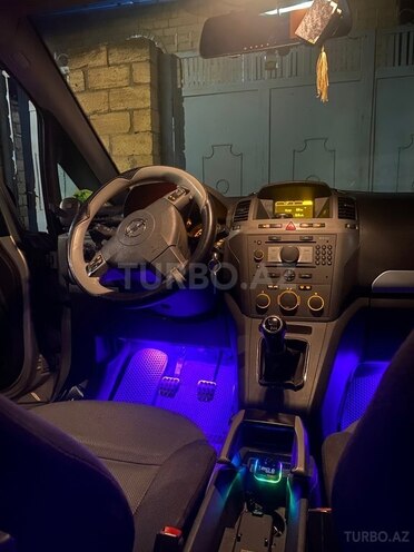 Opel Zafira-14