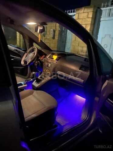 Opel Zafira-11