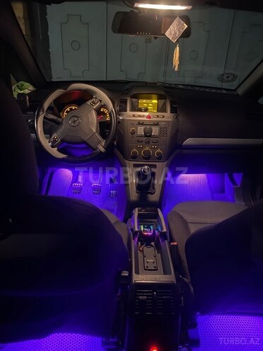 Opel Zafira-15