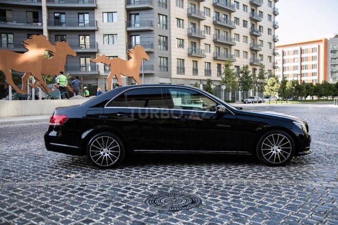 Mercedes E 220-12