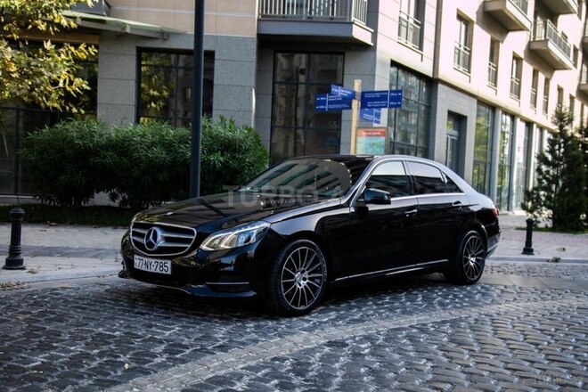 Mercedes E 220-11