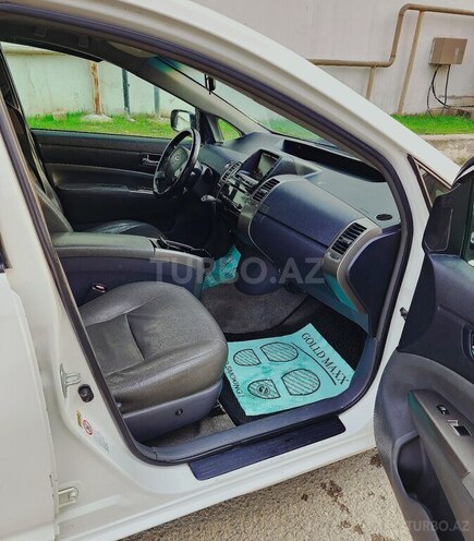 Toyota Prius-5