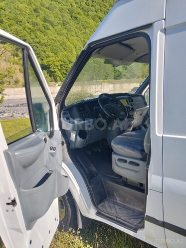 Ford Transit-6