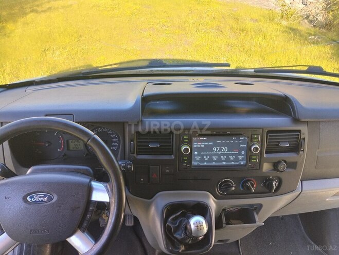 Ford Transit-7