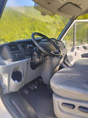 Ford Transit-8