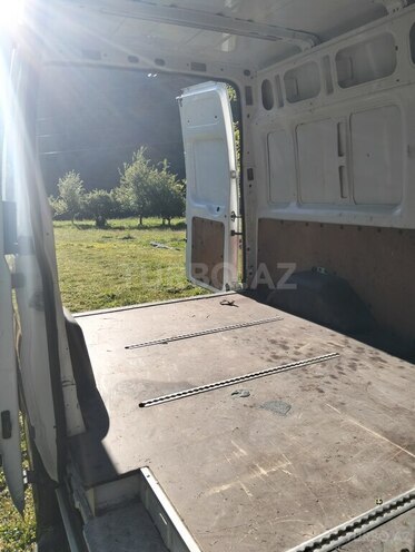 Ford Transit-10