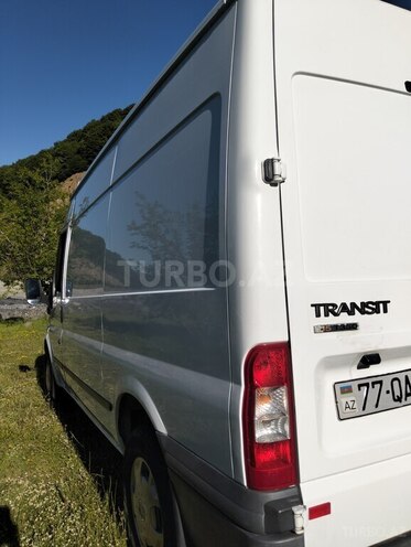 Ford Transit-16