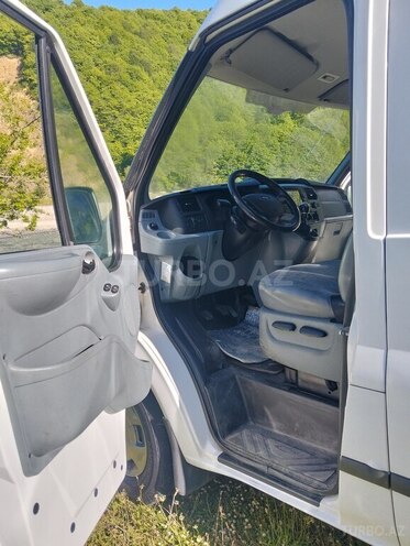 Ford Transit-18