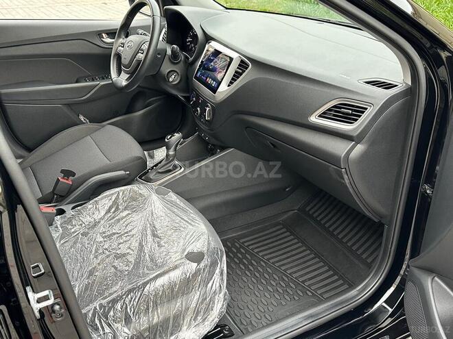 Hyundai Accent-13