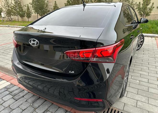 Hyundai Accent-7