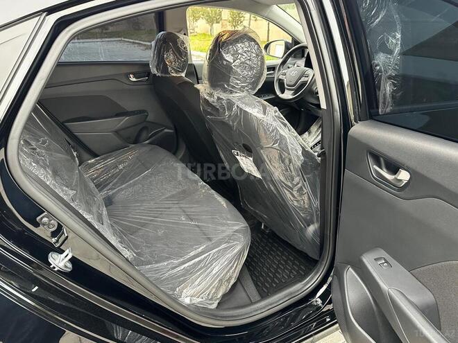 Hyundai Accent-9