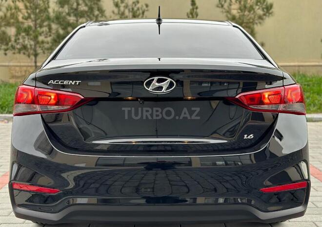 Hyundai Accent-5