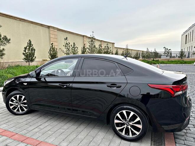 Hyundai Accent-6
