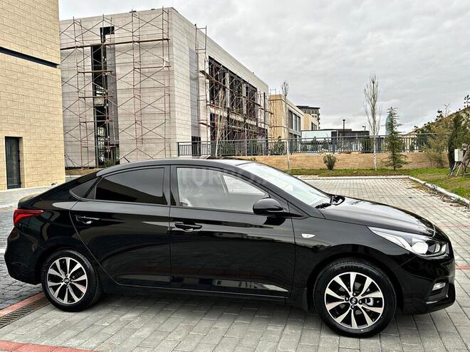 Hyundai Accent-4