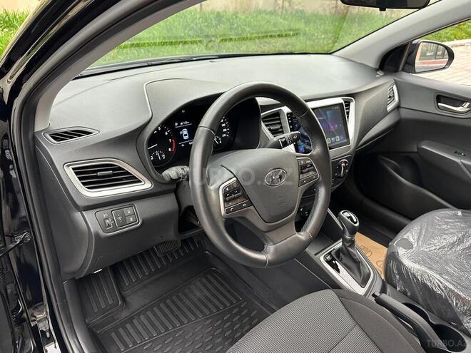 Hyundai Accent-15