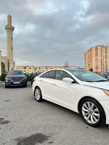 Hyundai Sonata-4