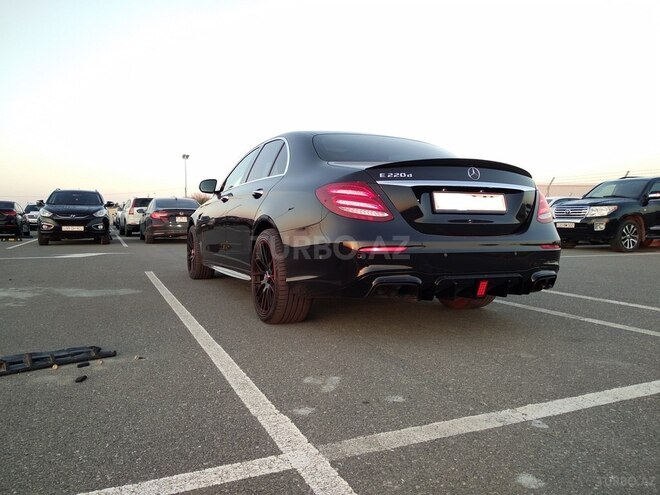 Mercedes E 220 d-12