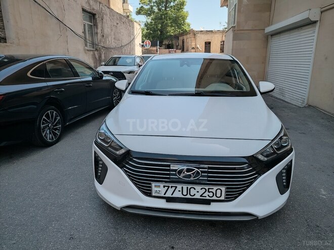Hyundai IONIQ-1