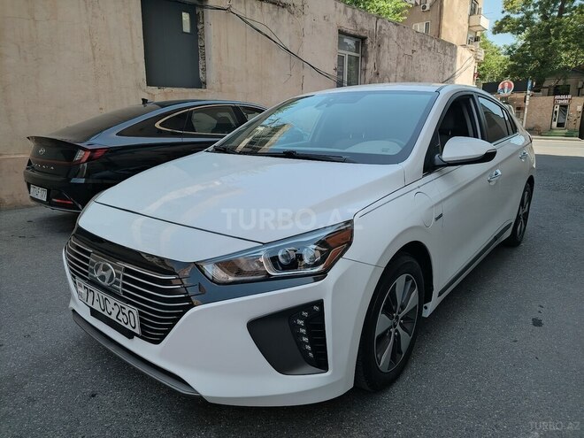 Hyundai IONIQ-8