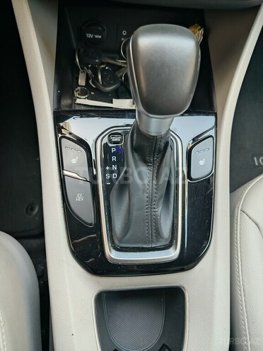 Hyundai IONIQ-15
