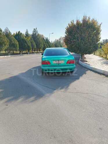 Mercedes E 240-11