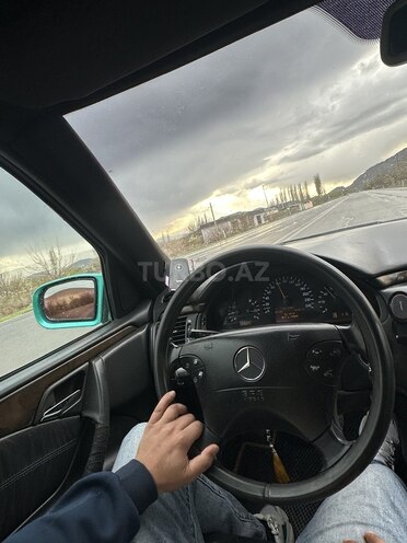 Mercedes E 240-7