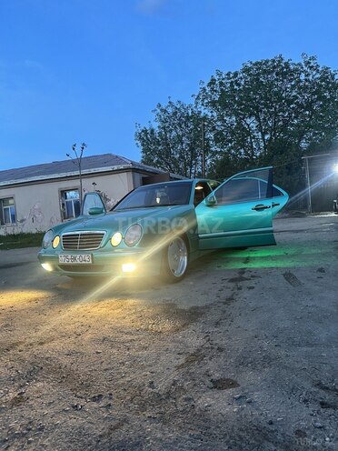 Mercedes E 240-2