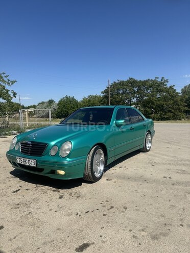 Mercedes E 240-4