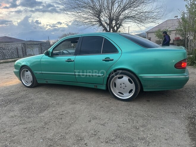 Mercedes E 240-6
