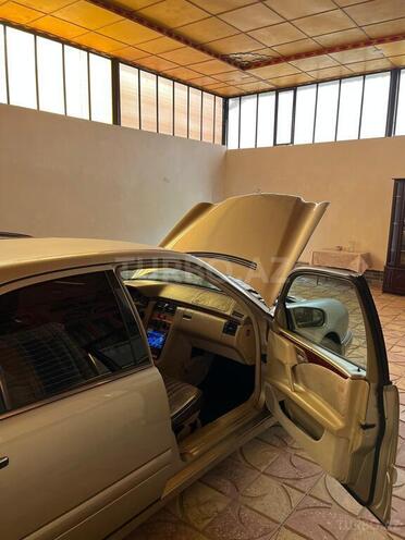 Mercedes E 240-10