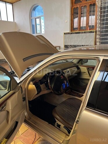 Mercedes E 240-6