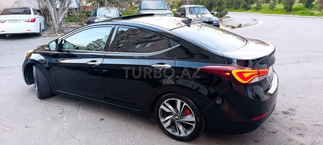 Hyundai Elantra-3