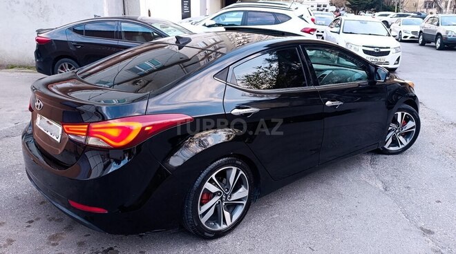 Hyundai Elantra-4