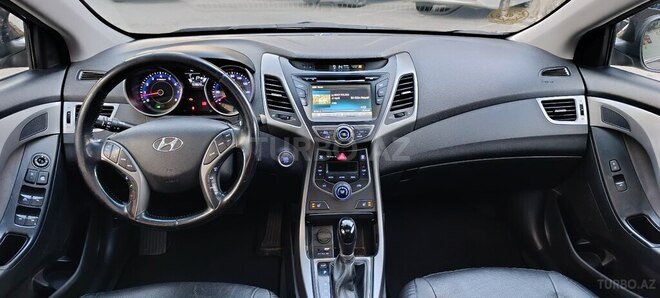 Hyundai Elantra-6