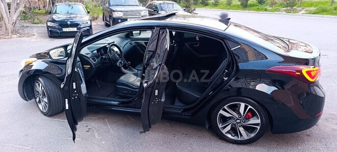 Hyundai Elantra-12