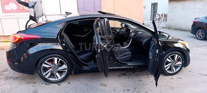 Hyundai Elantra-11