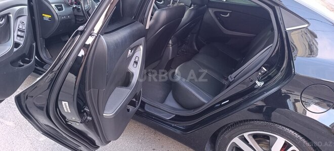Hyundai Elantra-13