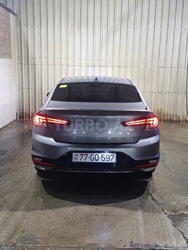 Hyundai Elantra-2