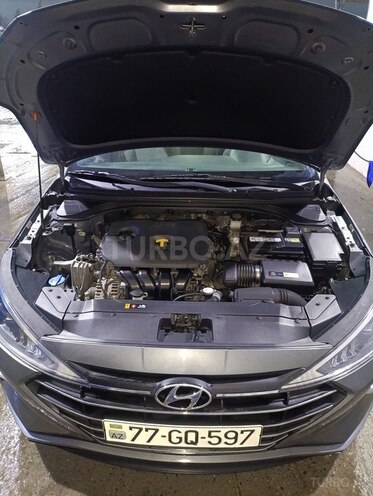 Hyundai Elantra-4
